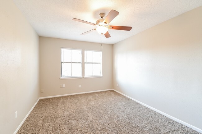 Building Photo - 15915 Vista Del Mar Dr