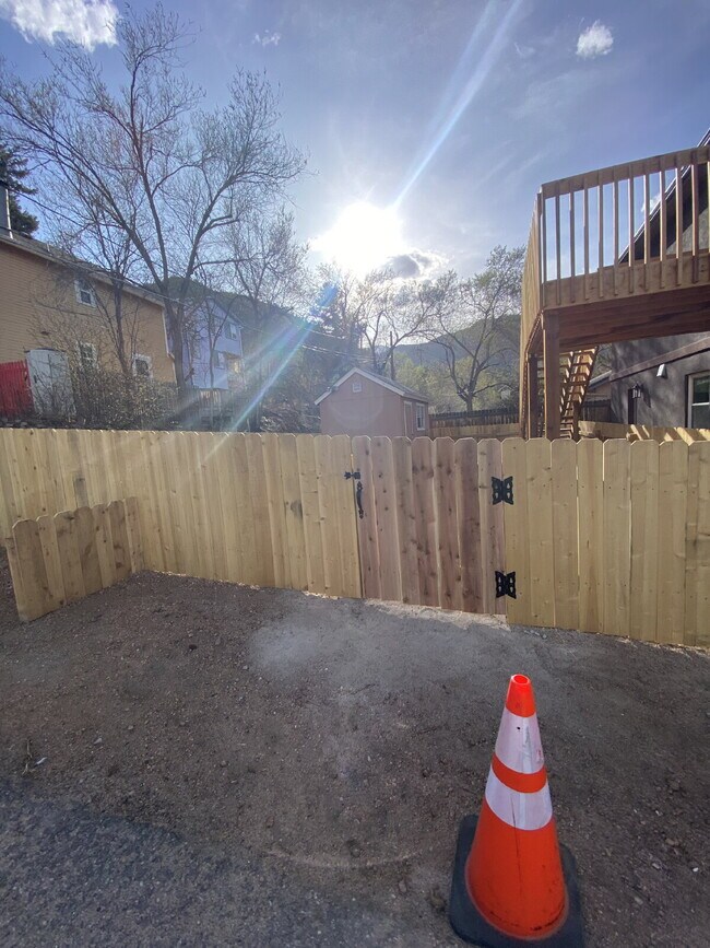 Building Photo - 2 Bedroom Duplex in Manitou - Prospect