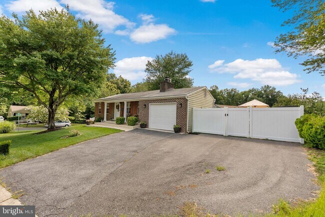 Building Photo - 8805 Rosanne Ct