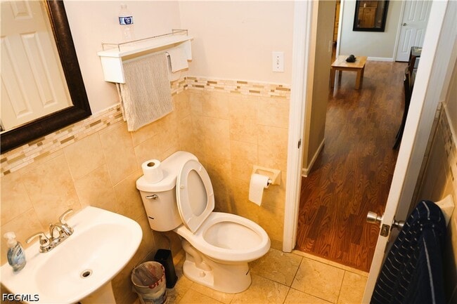 Building Photo - 21380 Edgewater Dr