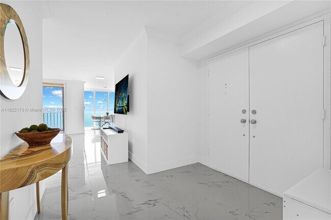 Building Photo - 881 Ocean Dr