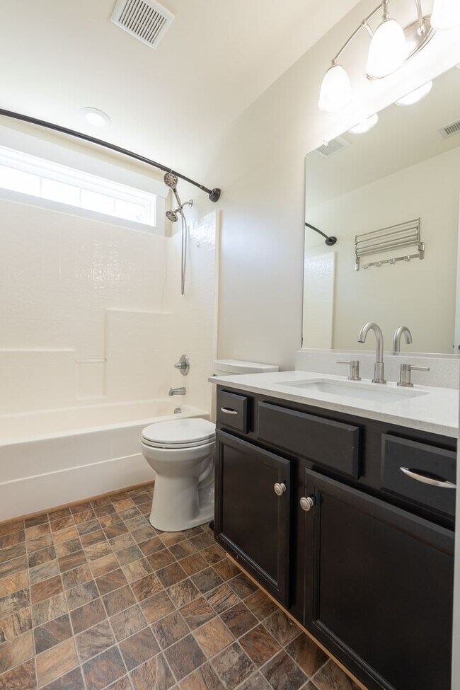 Building Photo - MOVE IN READY 3 Bedroom in the Heart of Western Branch!