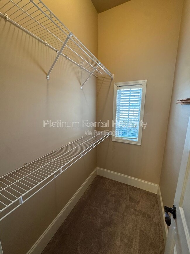 Building Photo - 1811 Traditions Way