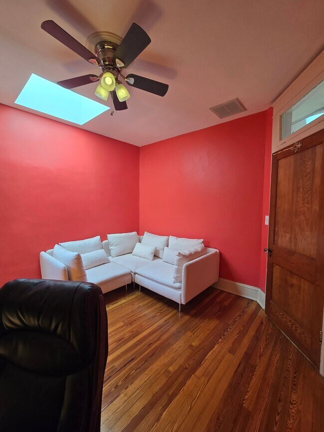 Building Photo - 3-Bedroom, 1.5 Bathroom Charles Village Townhouse