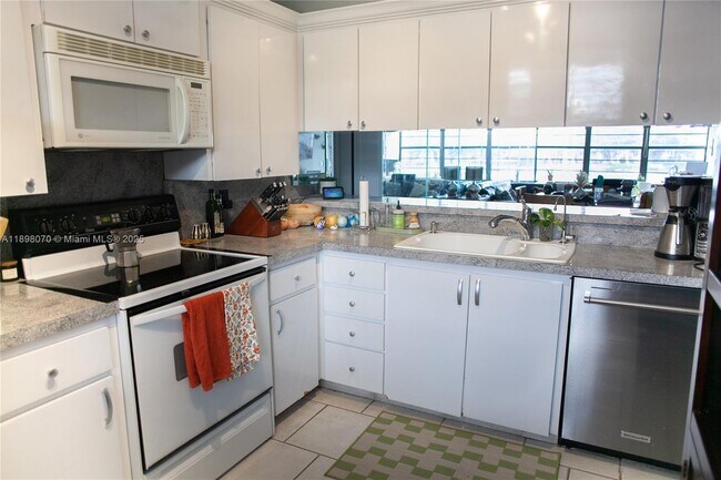 Building Photo - 1522 Whitehall Dr