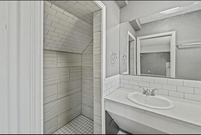 Building Photo - 1902 11th St