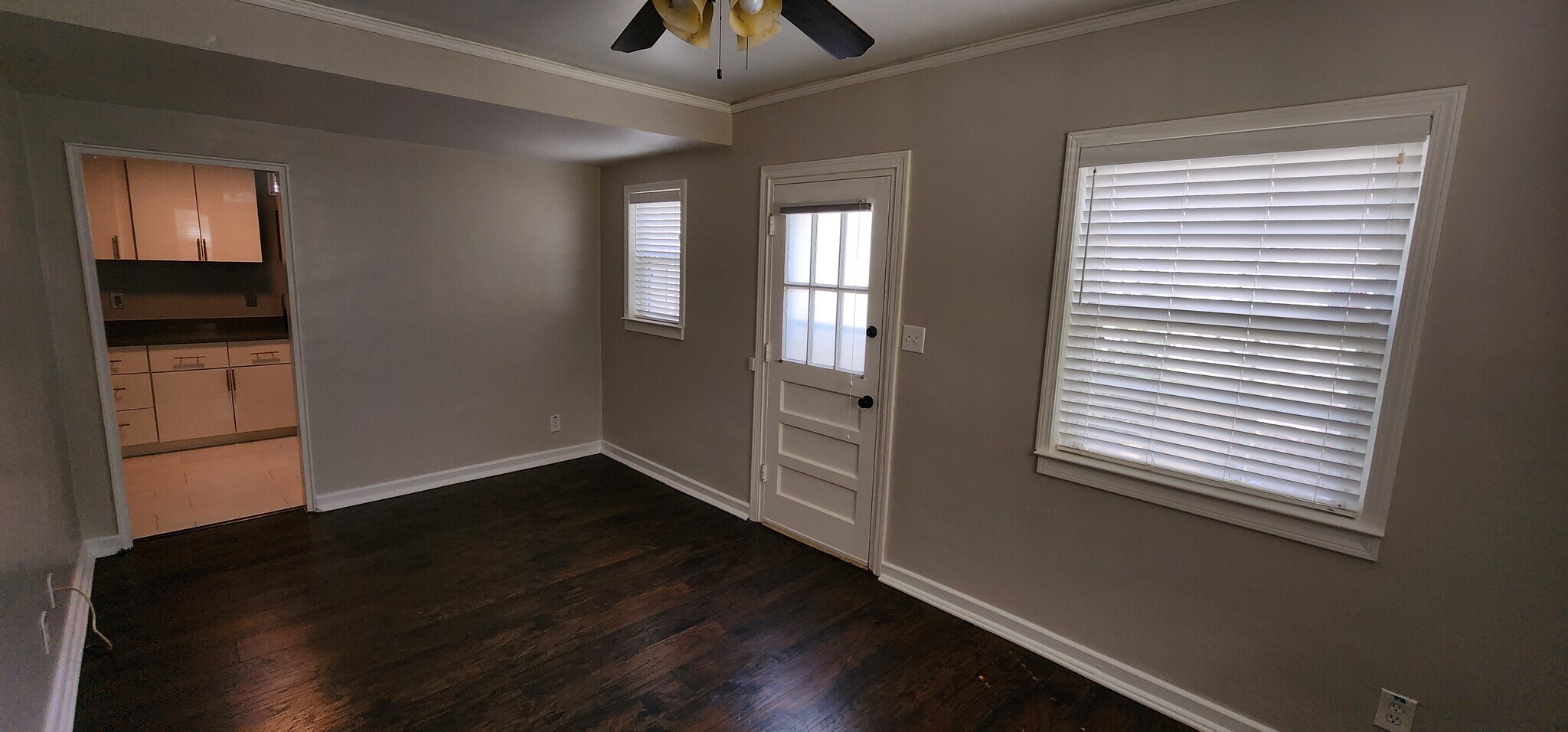 Living room - 415 Willow Ln