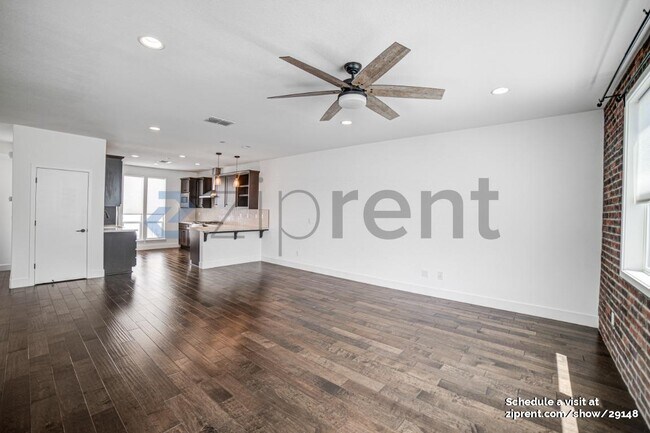 Building Photo - Unit