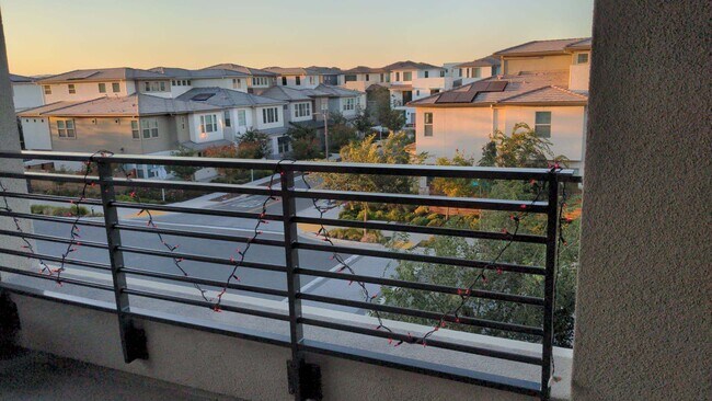 Building Photo - Dublin Hyde Park Modern Living Single Level Condo 4 Bed / 2 Bath, Amenities, Close to 580
