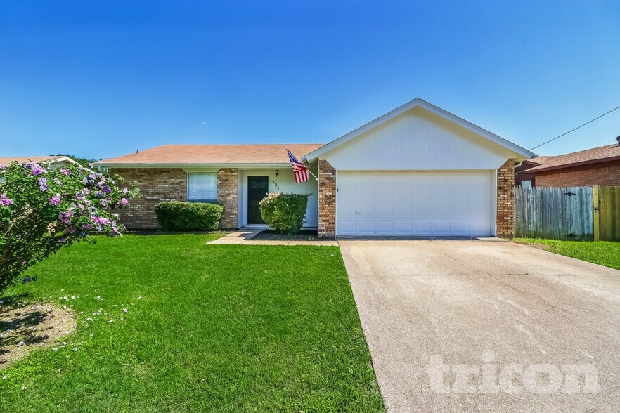 Building Photo - 824 Hollow Creek Rd