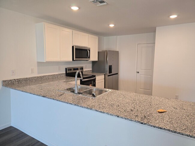 Building Photo - 737 Dylan Ct