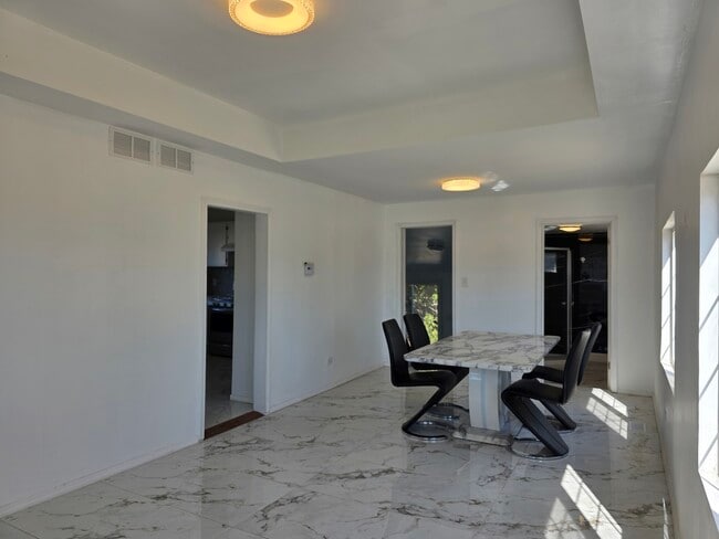 Building Photo - 122 Hawley St