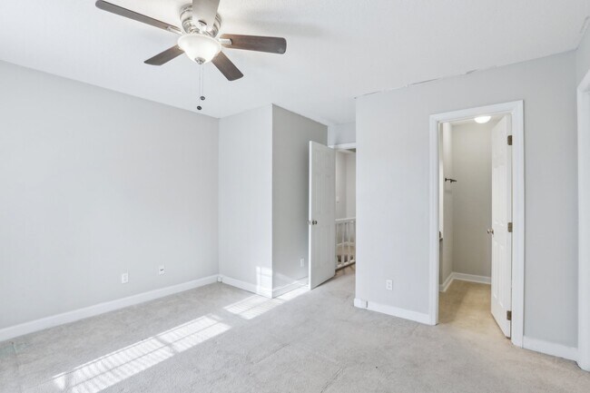 Building Photo - 4523 Hamptonshire Dr