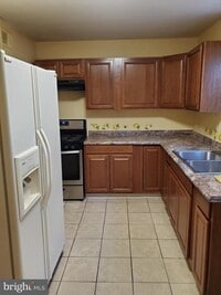 Building Photo - 40 Rose Ln
