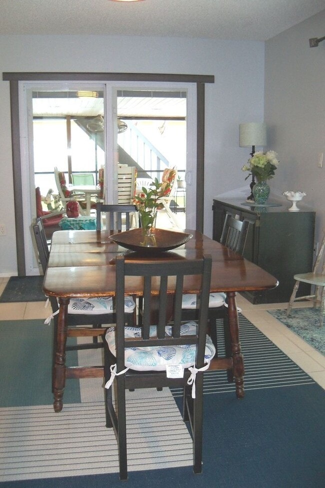 Building Photo - Seasonal Rental
