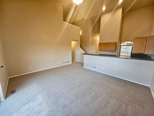 Building Photo - Beautiful 3 bedroom home available with mo...