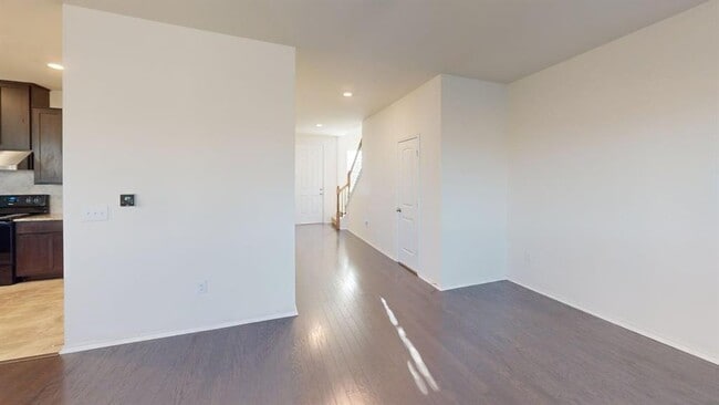 Building Photo - 906 Screech Owl Dr