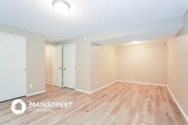 Building Photo - 1527 Berkhard Dr