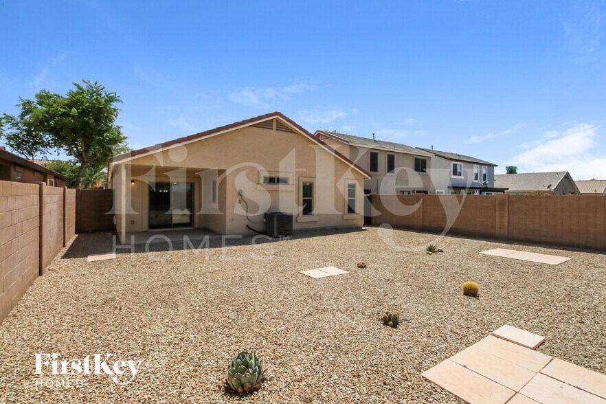 Building Photo - 1742 E Leslie Ave