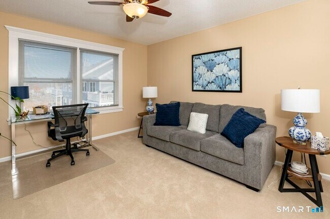 Building Photo - 72 Cosey Beach Ave