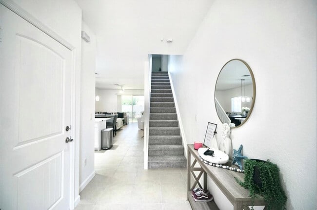 Building Photo - 378 NE 47th Pl