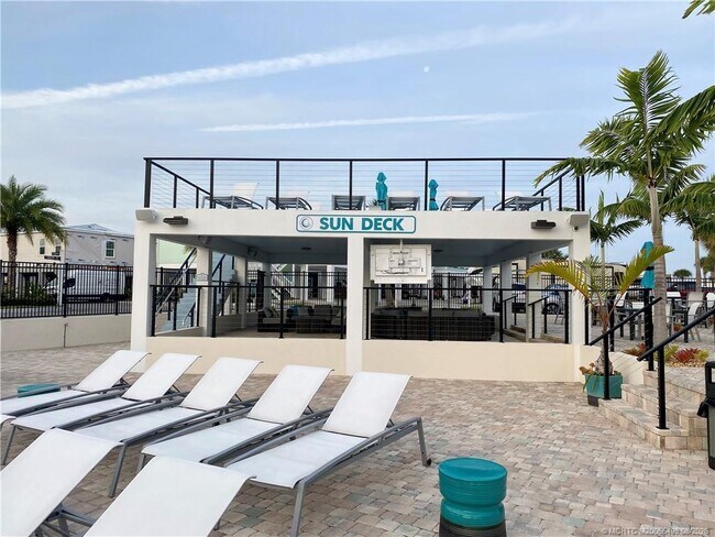 Building Photo - 437 NE Intercoastal Dr
