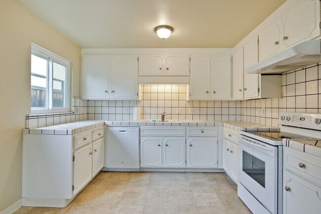 Building Photo - Wow! What a Great Home! Available Soon!