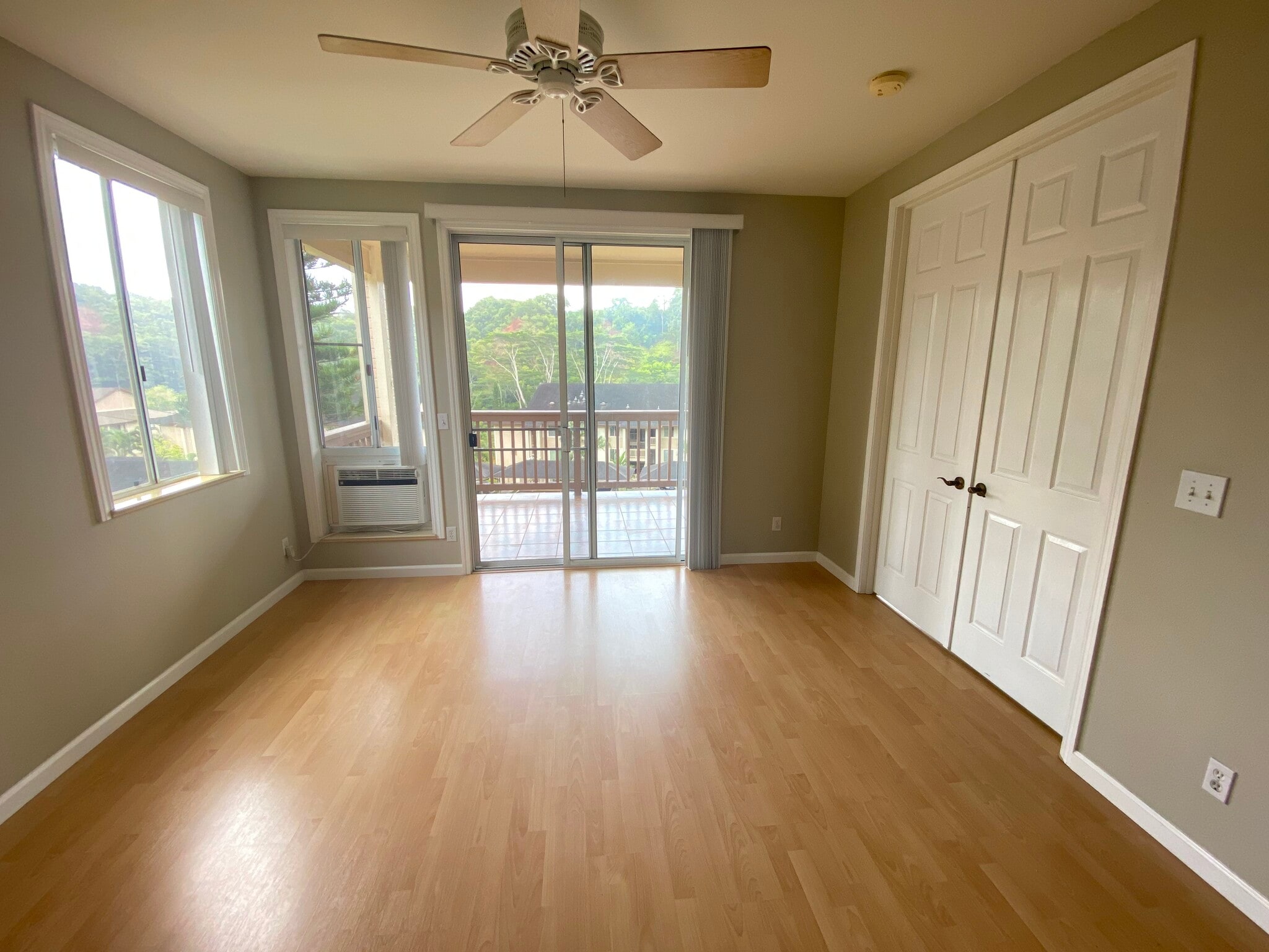 Living area with views and double doors to the main bedroom - 95-976 Wikao St