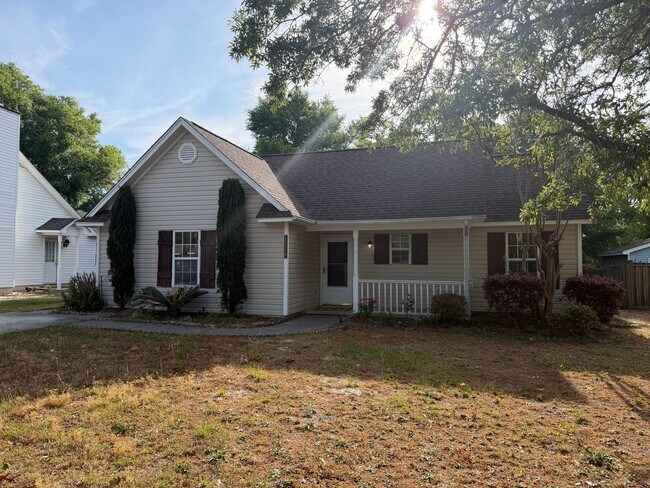 Building Photo - Beautiful 3 Bedroom 2 Bath Single Family Home- Pets welcome.