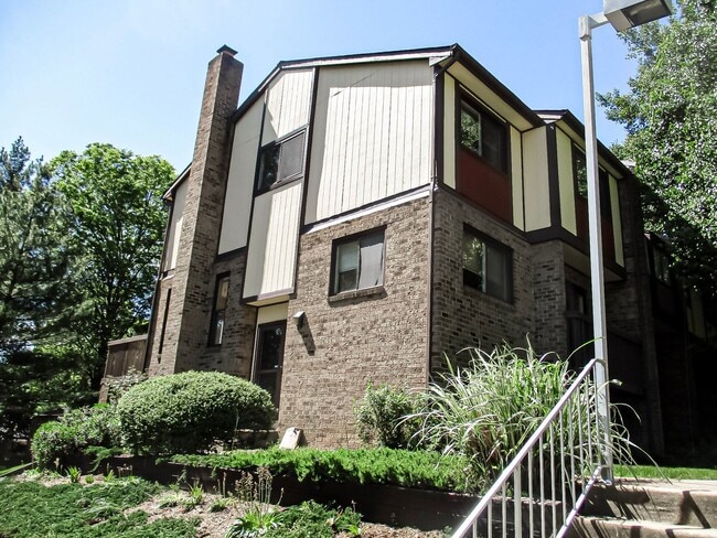 Primary Photo - Spacious 4 Bedroom 3.5 Bathroom End Unit T...