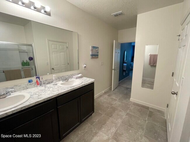 Building Photo - 6834 Soaring Ln