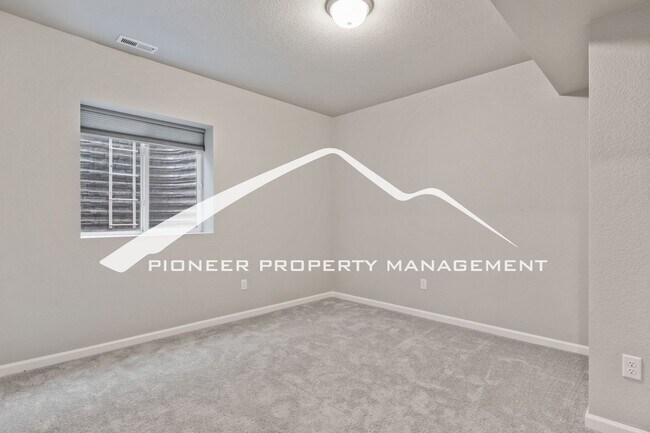 Building Photo - 4 bed, 3.5 bath home in Gold Hill Mesa with AC and 2 Car Garage