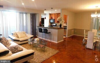 Building Photo - 5600 Bloomfield Dr