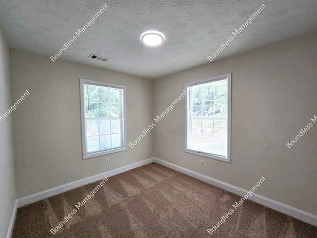 Building Photo - 1687 Thoms Dr NW