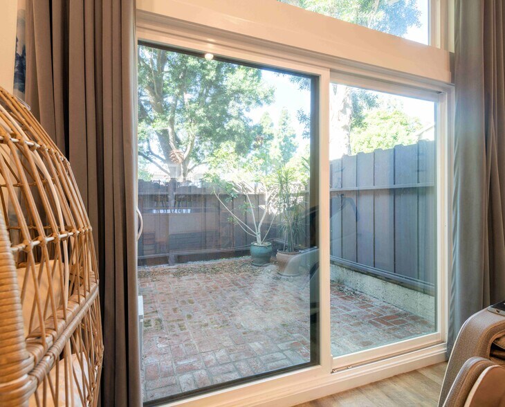 Building Photo - 5848 Canterbury Dr