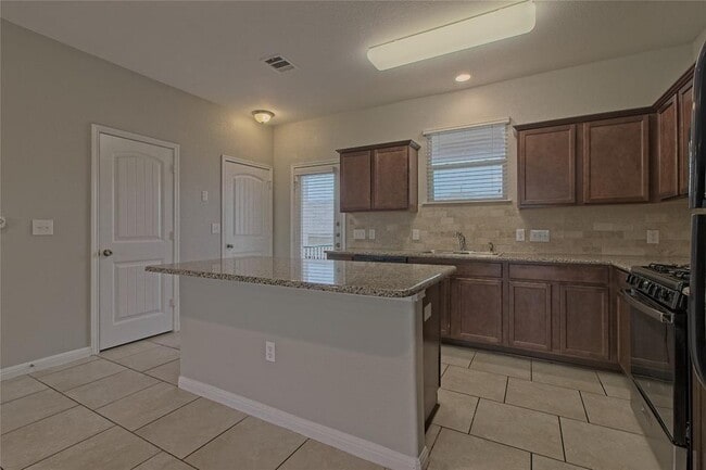 Building Photo - 315 N Heatherwilde Blvd