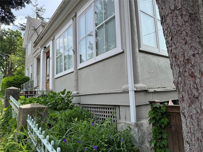 Building Photo - 12 Villard Ave