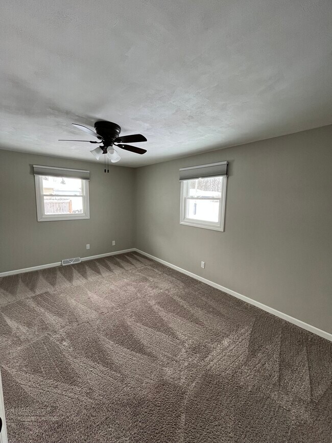 Building Photo - 509 S Matthias St