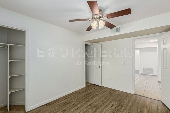 Building Photo - 1905 E University Dr