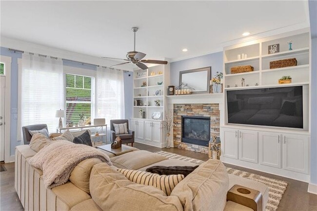 Building Photo - 5525 Fontana Ct