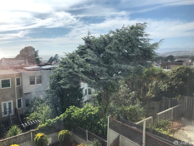 Building Photo - 1537 34th Ave