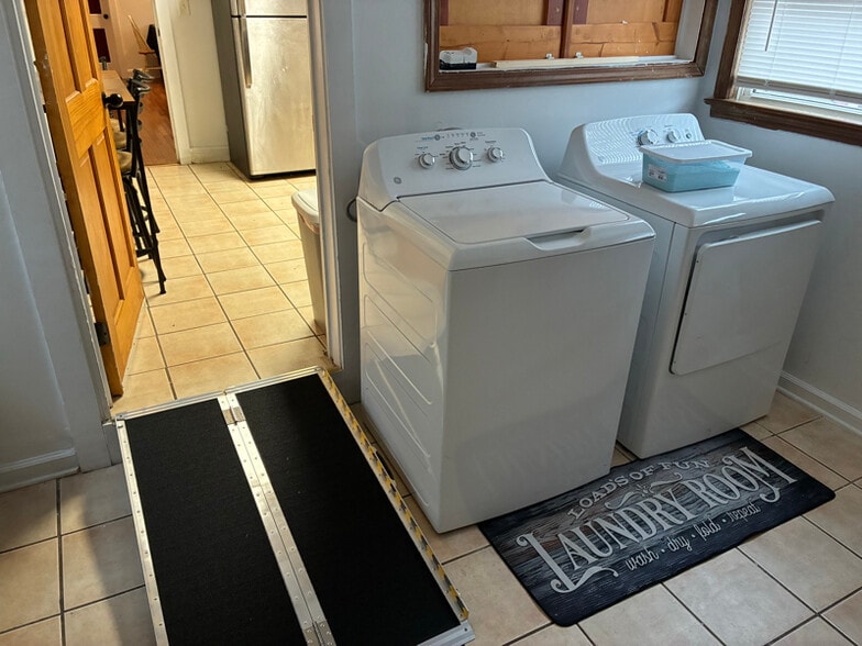 Building Photo - 6107 Rockbridge Rd SW