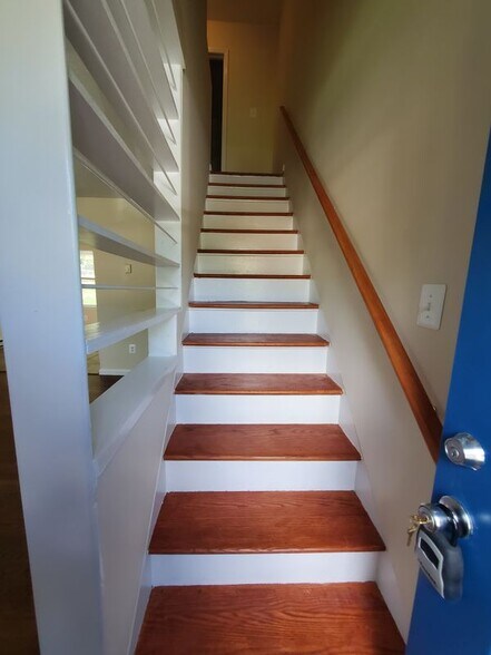 Building Photo - 422 Viscose Ave