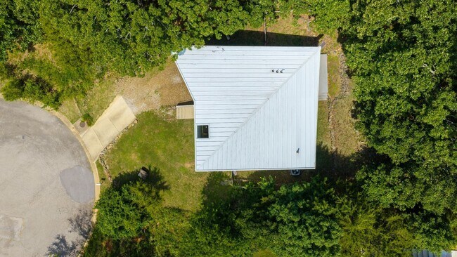 Building Photo - 1124 Heath Dr