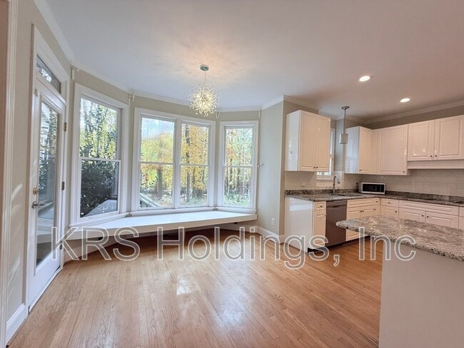 Building Photo - 213 Glen Abbey Dr