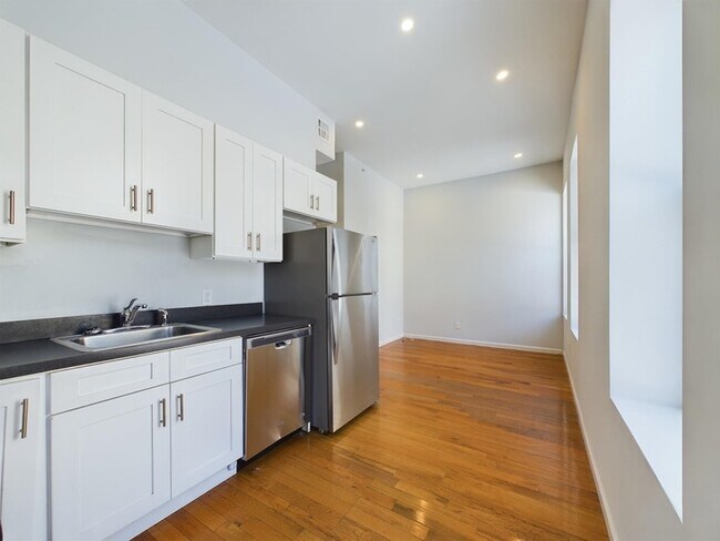 Building Photo - 137 Monticello Ave