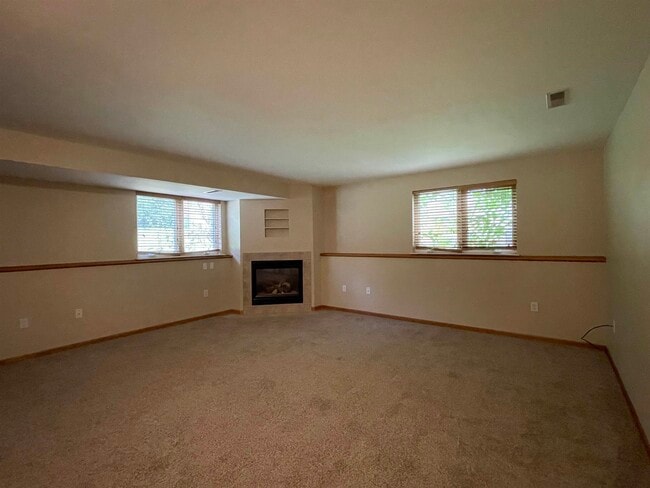 Building Photo - 6442 Urich Terrace