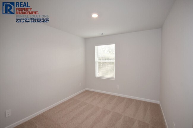 Building Photo - Like new 3bd townhome w/ attached 2 car garage & community pool! Washer/dryer included!