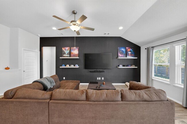 Building Photo - 20703 Ridgeview Rd