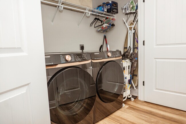 Building Photo - 2810 Pinnacle Point Dr